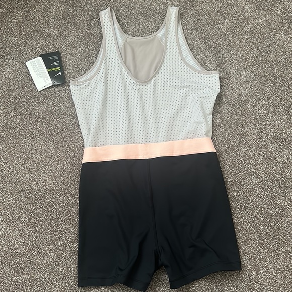 NWT Nike Pro Hypercool One Piece Unitard Large - Picture 2 of 3